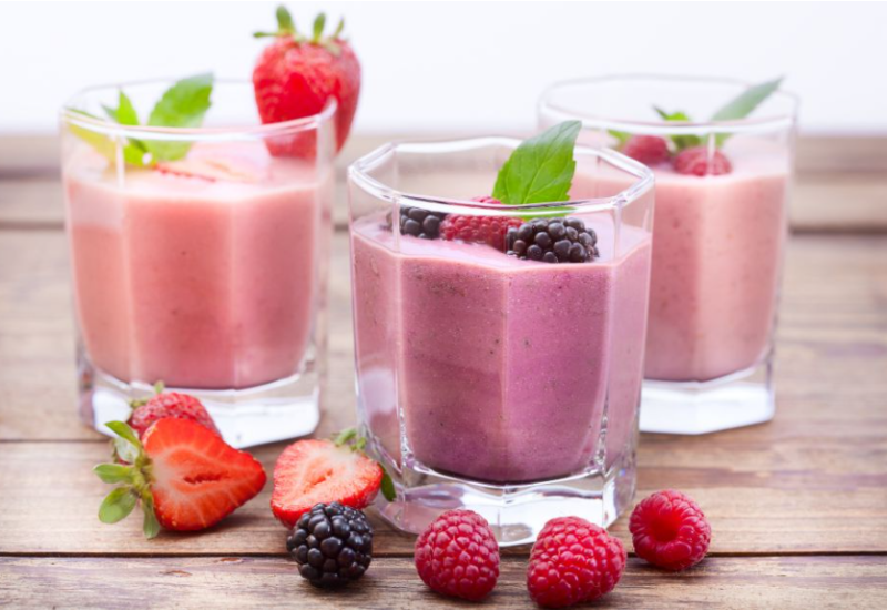 Brzi smuti od kefira i bobičastog voća