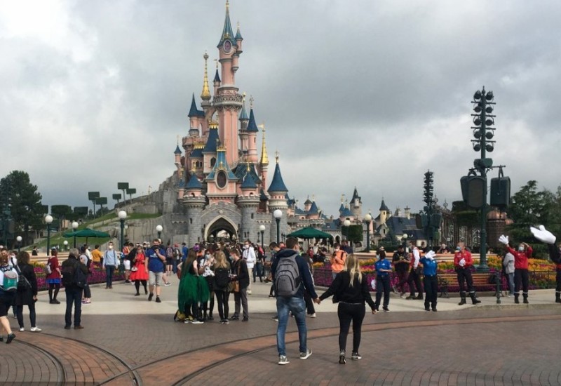 Voz sa evroparlamentarcima greškom otišao u Diznilend umjesto u Strazbur