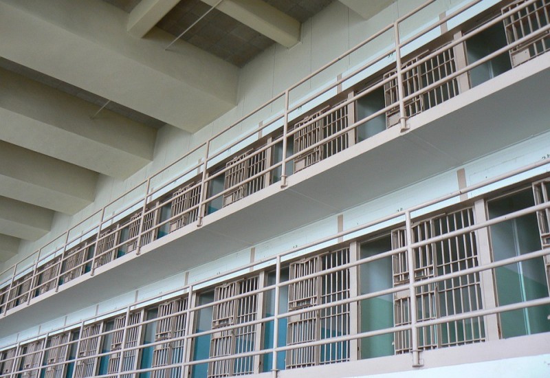 ŠIROKI BRIJEG: Zatvorski čuvar se predao policiji