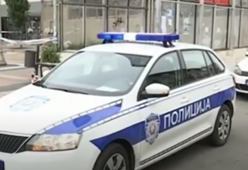 Drama u dvorištu srednje škole: Jedan učenik uboden u grudi, drugi u kuk