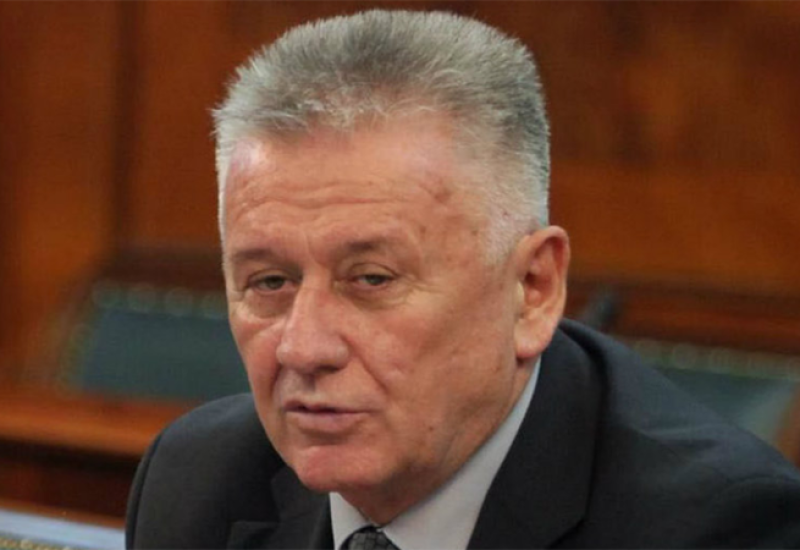 Pao sa visine: Polomio se Velimir Ilić