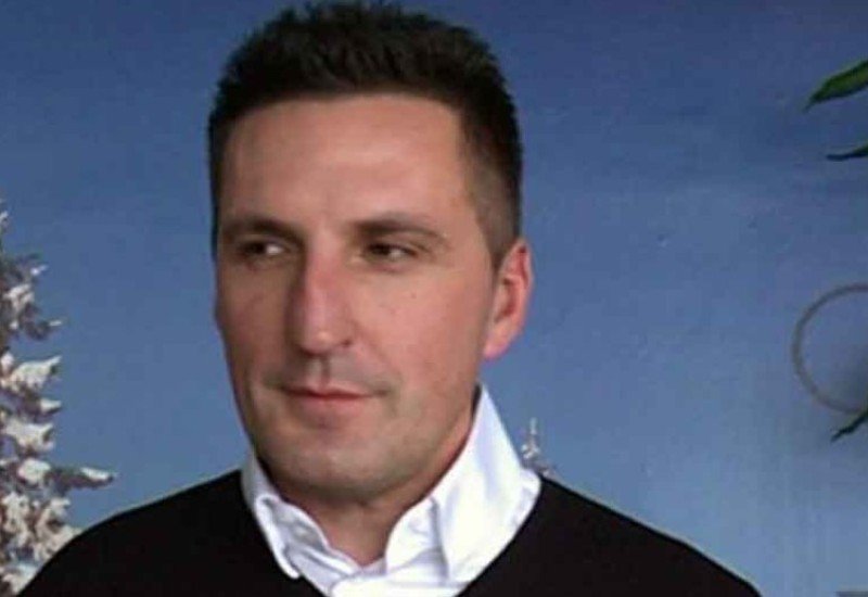 Elek od Vlade traži milione, a preko Tvitera proziva Viškovića