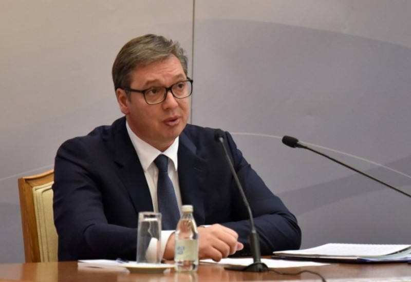 Kod Vučićevog hotela u Davosu okačena zastava "velike Albanije"