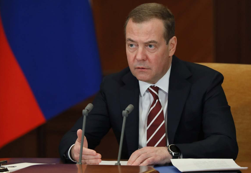 Medvedev nalog za hapšenje Putina uporedio sa toalet papirom