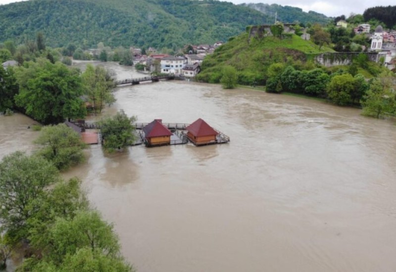 Vodostaj u Bosanskoj Krupi viši nego ikad, sumnja se da ima jedna žrtva