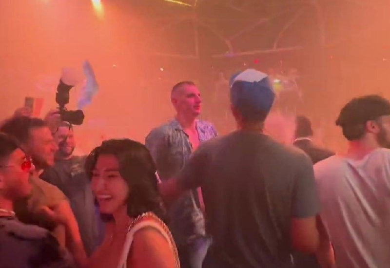 Burna Jokićeva proslava sa saigračima u noćnom klubu (VIDEO)