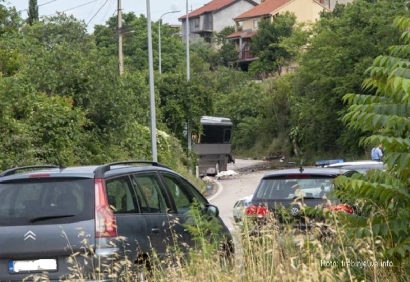 Autobus sa putnicima iz Banjaluke udario u brdo: Poznat identitet stradalih