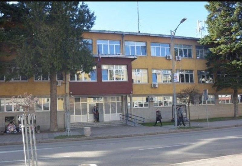 Dobojliji zapaljen "mercedes"