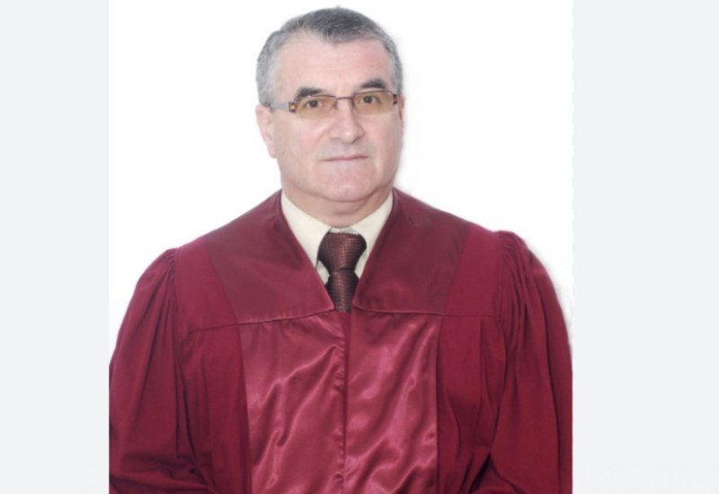 Postupak protiv Dodika dodijeljen sudiji Mirsadu Striki, ovo je njegova biografija