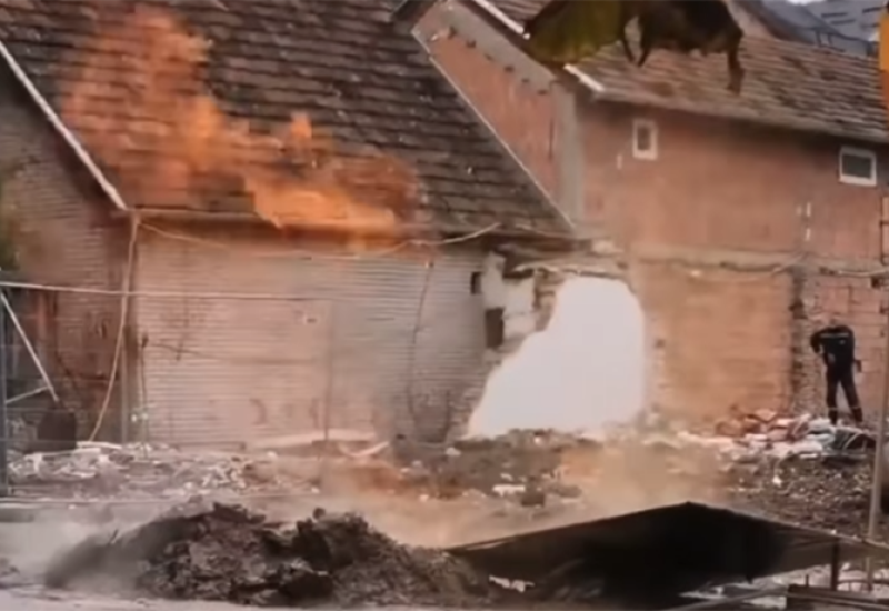 Nestvaran prizor, vatra izbija iz zemlje