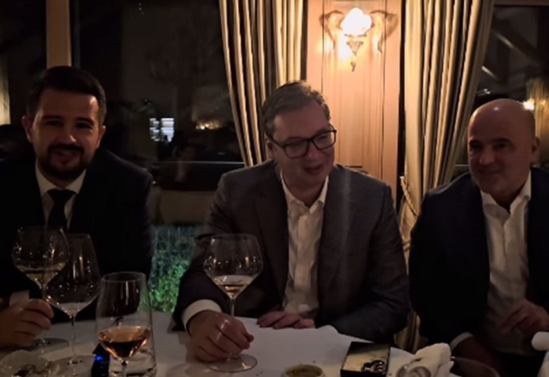 Vučić, Milatović i Kovačevski zapjevali u kafani (VIDEO)