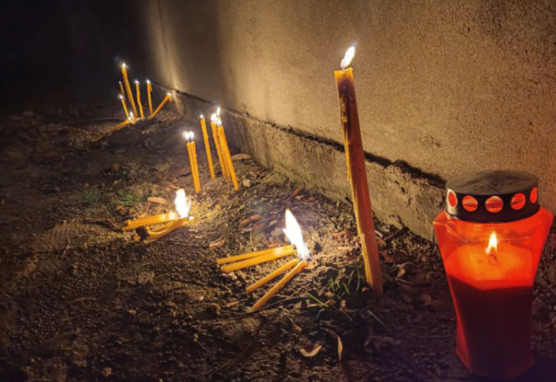 Svijeće na prvom stadionu Siniše Mihajlovića u Borovu naselju