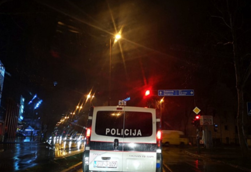 U Mostaru napadnuti policajaci, jedno lice uhapšeno