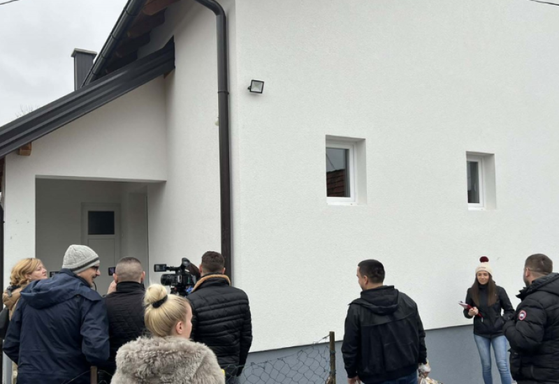 Đurići dobili novu kuću: “Srbi za Srbe” pomogli sedmočlanoj porodici