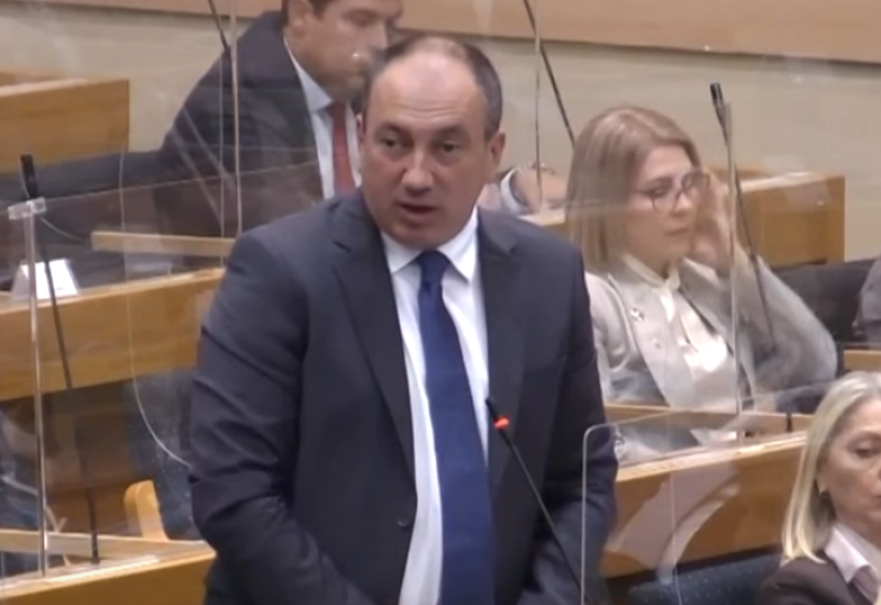 Crnadak odgovorio Kovačeviću "Poput seoskih varalica, SNSD jeftino vara narod"