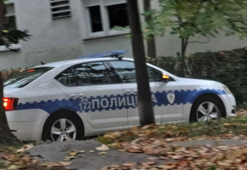 Drama kod Šamca: Bacio tri bombe na lokal, pa rasklopio "zolju"