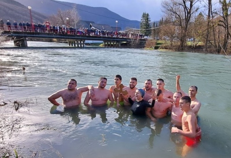 Žarko Đukić prvi do časnog krsta u Ribniku, nagradu poklonio drugu
