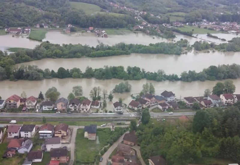 Sutra vrh vodenog talasa Save na području Gradiške
