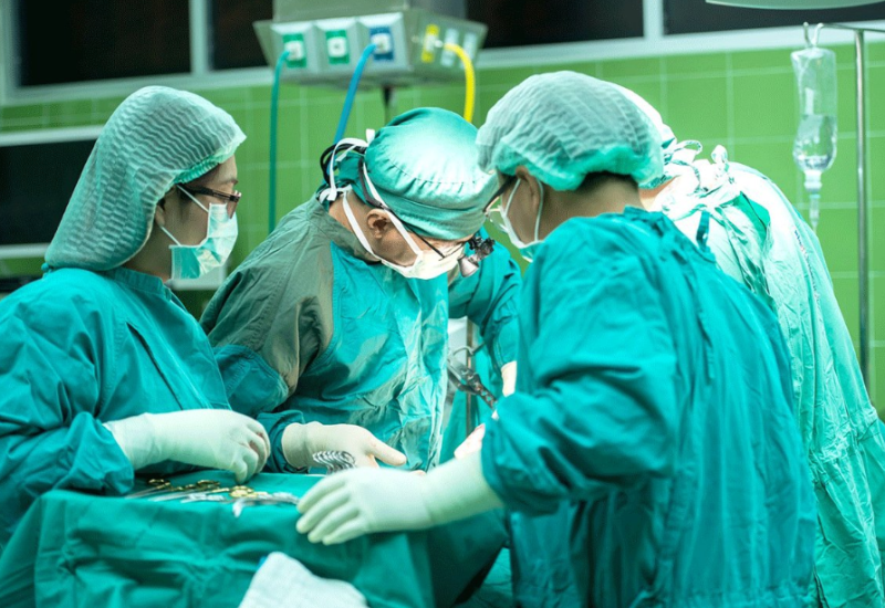 Banjalučki doktor objavio fotografiju: Iz kapka odstranjen crv od 6 cm (FOTO)