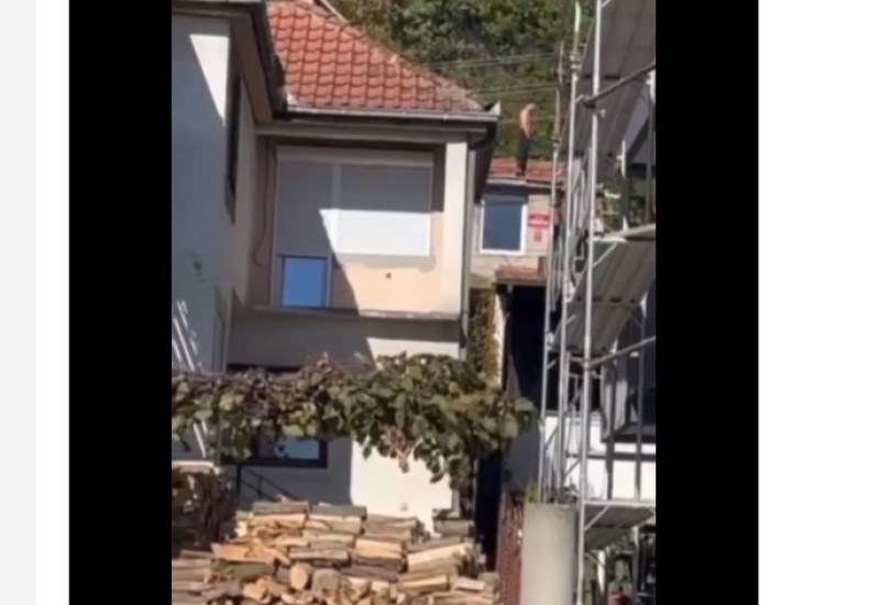 KRAGUJEVAC: Nakon saobraćajke popeo se na krov obližnje kuće i prijetio samoubistvom