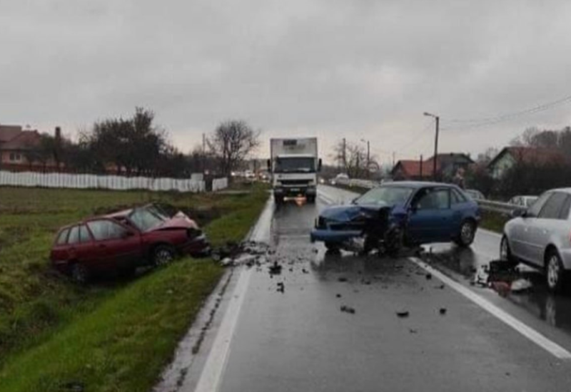 Sudar tri vozila kod Bijeljine, petoro povrijeđenih