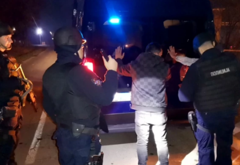 Kubanac krijumčario migrante: Uhapšeni na naplatnoj rampi