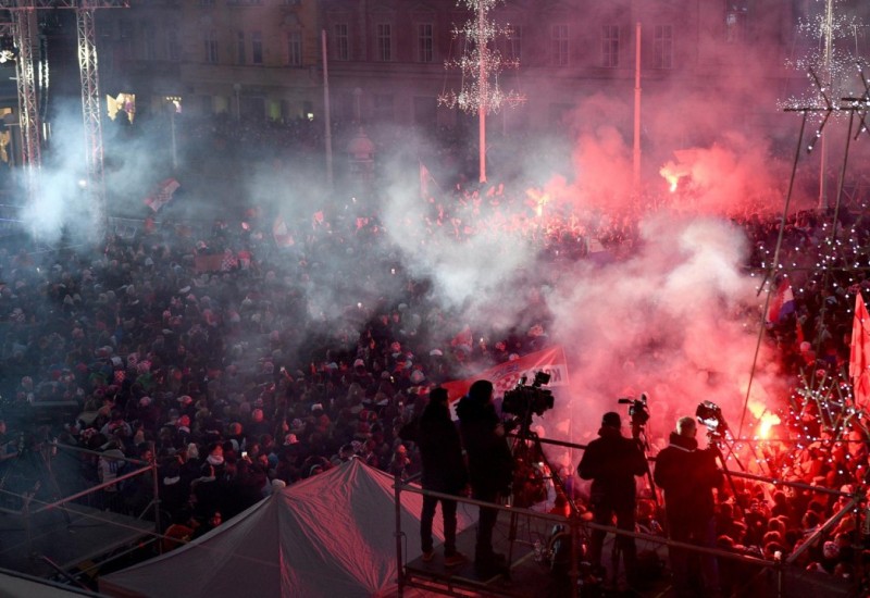 "Vatreni" dočekani na prepunom Trgu bana Jelačića u Zagrebu