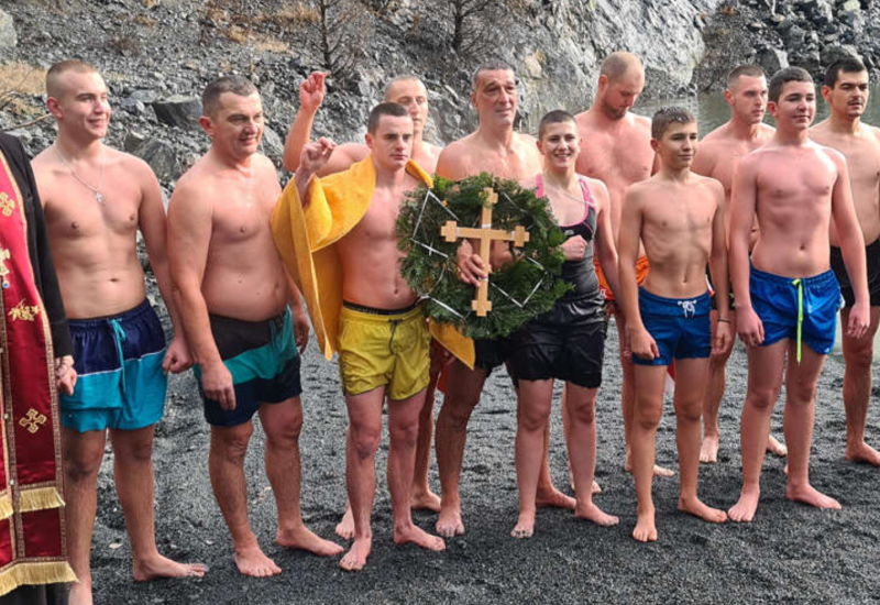 Zdenko Marković prvi doplivao do Časnog krsta u Petrovu