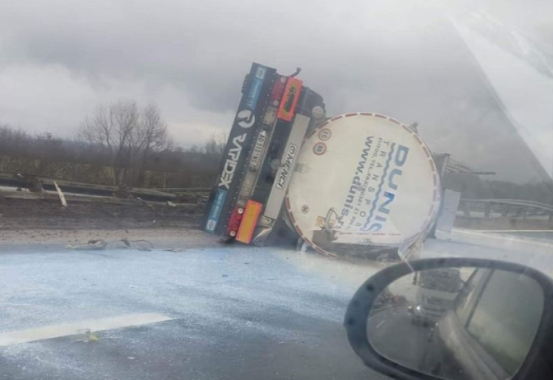 Prevrnula se cisterna na putu kod Gradiške