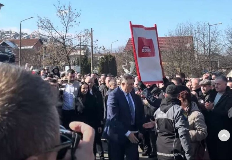 Dodik stigao u Sud BiH, građani ga dočekali aplauzom (VIDEO)