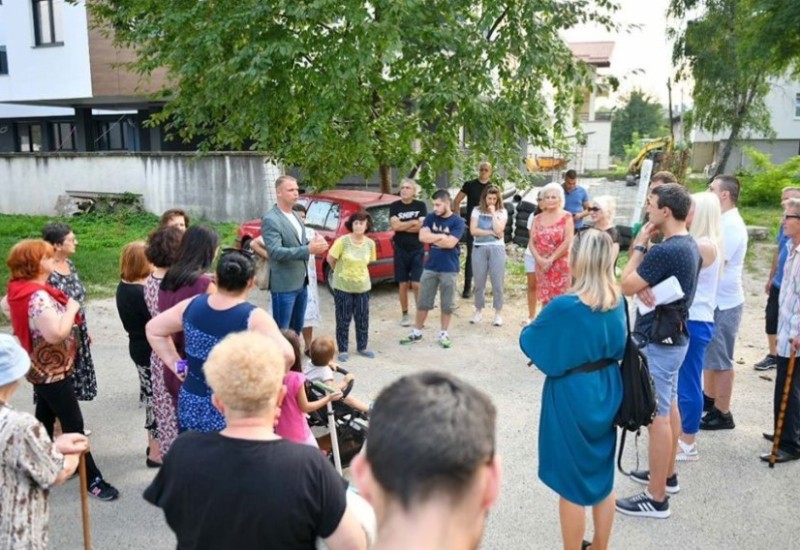 Stanivuković sa mještanima Obilićeva: Pronašli smo rješenje za ogranak ulice Prote Todora Srdića