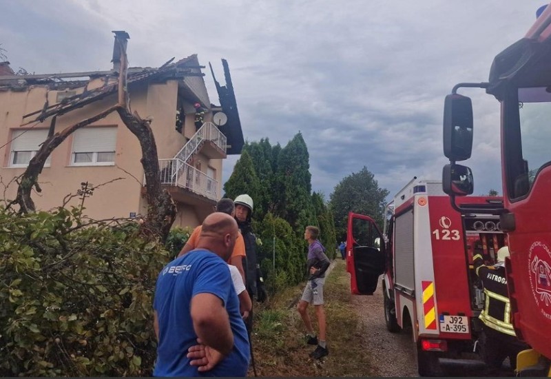 Stravičan udar groma u Čelincu: Izgorjelo potkrovlje kuće