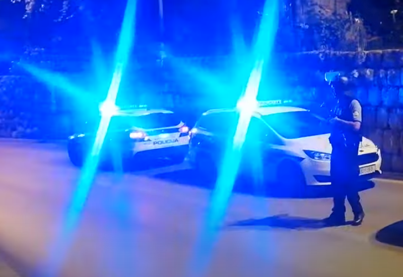 Dvije osobe poginule u sudaru putničkog i teretnog vozila