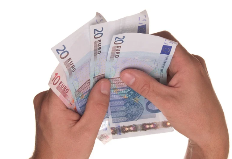 Muškarac iz BiH nije htio da plati račun pa napao policajce