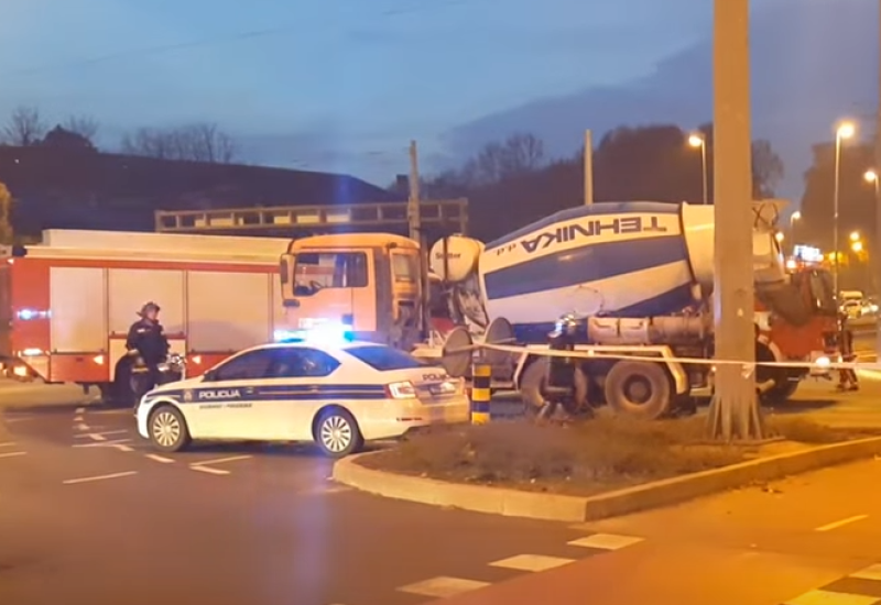 Pijan naletio na policijski auto dok je trajao uviđaj