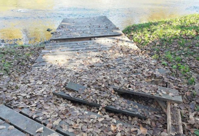 Nesavjesni građani uništili drveni mol na Vrbasu