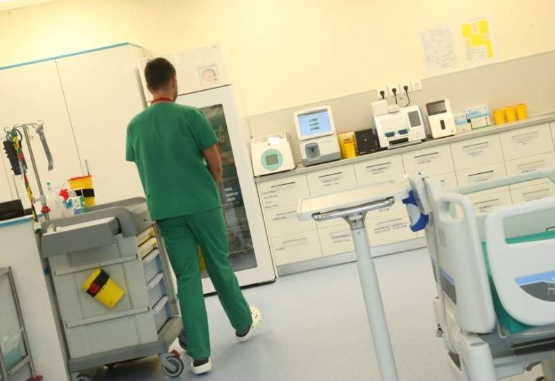 Krenula kući sa bebom, pa polomila kuk na pragu bolnice