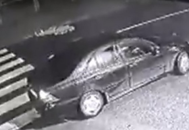 Muškarac šetao pješačkim prelazom, udario ga vozač Mercedesa