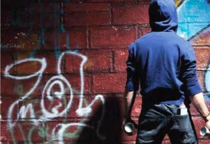 Osuđen Srbin zbog pisanja grafita koji šire "etničku mržnju"