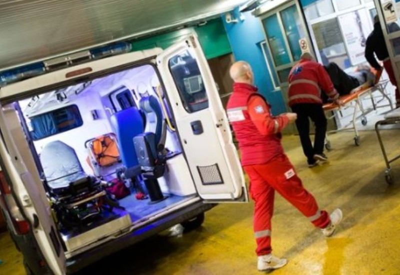 Maloljetnik izboden, pa hitno prevezen u bolnicu