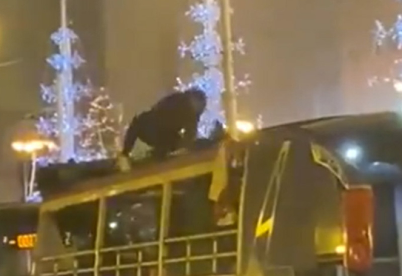 Plesao na autobusu pa se “razbio” VIDEO