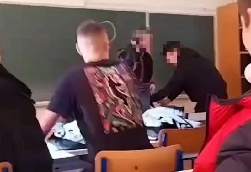 Tuča profesora i učenika u razredu, nastavnik će dobiti otkaz
