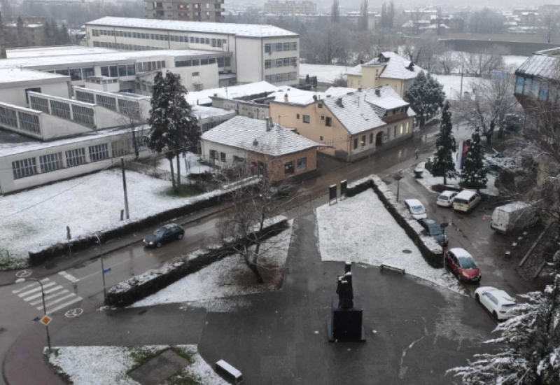 Prvi ove godine: U Banjaluci jutros pao prvi snijeg