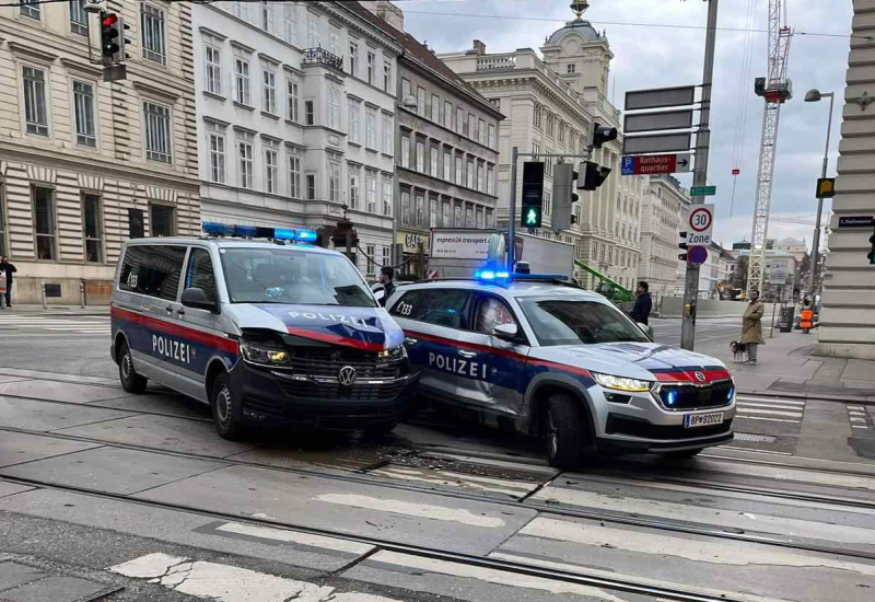 U akciji zbog pljačke pošte sudarila se dva policijska vozila