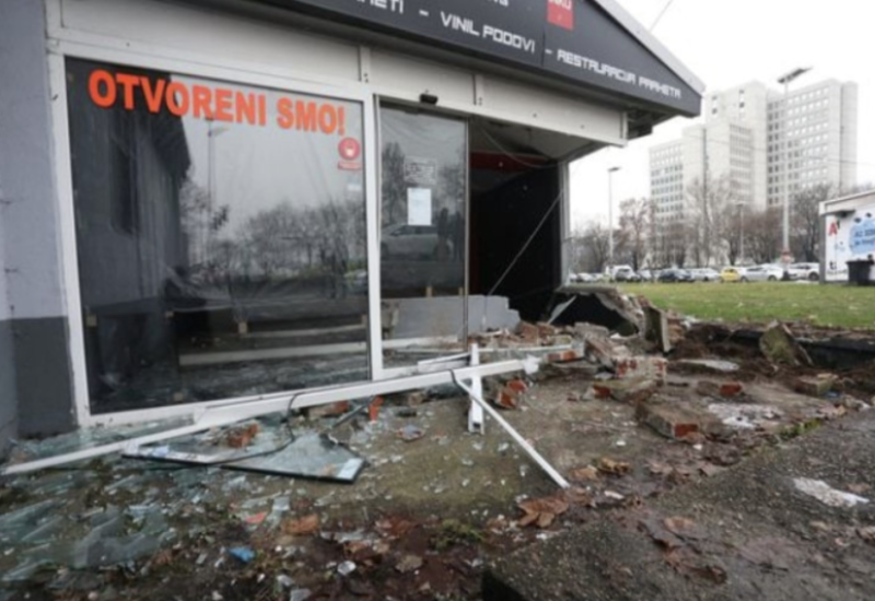 Automobilom uništio poslovni prostor pa pobjegao