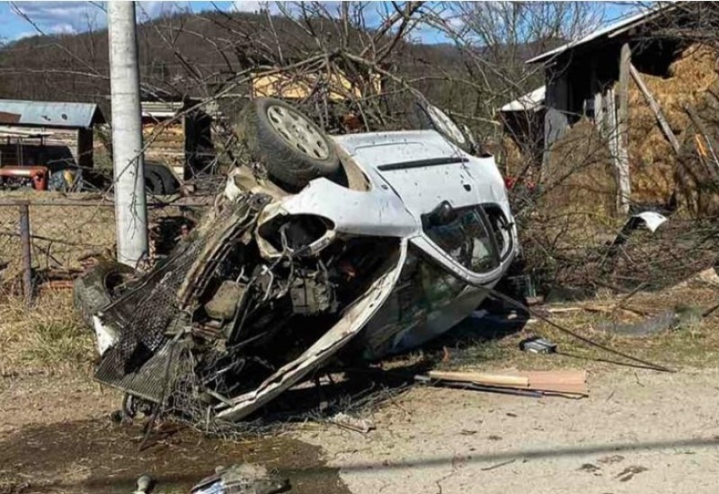 Izgubio kontrolu nad automobilom i sletio sa puta: Teško povrijeđen vozač FOTO
