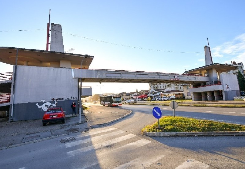 Mještani nezadovoljni: Pasarela na zapadnom tranzitu opasna za pješake