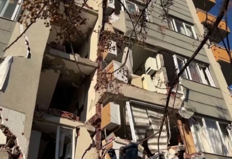 Najmanje osmoro povrijeđenih u novim zemljotresima u Turskoj, zgrade padaju kao kule karata