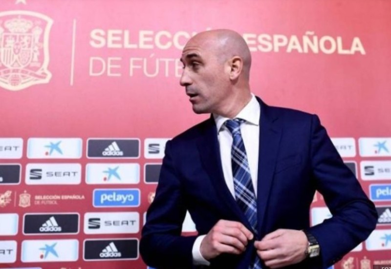 Epilog afere: Bivši trener proglašen krivim i kažnjen sa 10.000 evra zbog poljupca