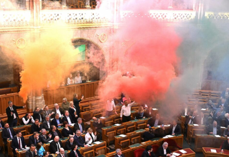 Orban pokrenuo rat protiv LGBT: Zabranio Prajd, identifikuje gejeve pomoću softvera